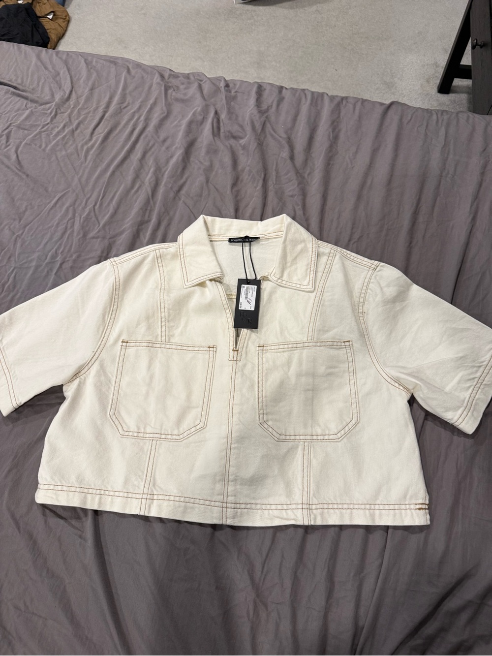 NWT! Robertson & Rodeo Cropped Cream Denim Shirt with Front Pockets